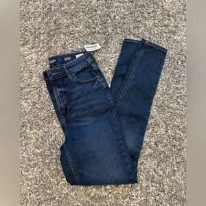 Old Navy “fits you” Rockstar Super Skinny Jeans. Size 2 (fits you 2-6). NWT.